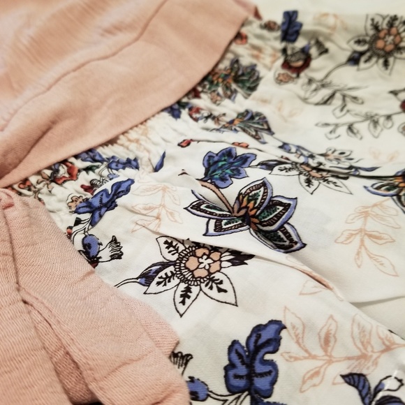 Flirty layered white floral shorts - Picture 3 of 4